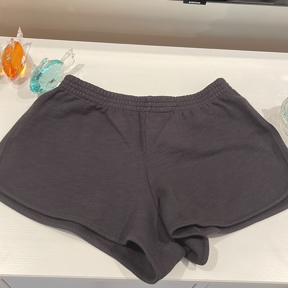Madewell Sweatshorts - Picture 4 of 5